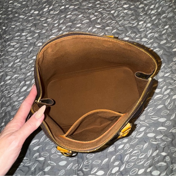 LOUIS VUITTON authentic Monogram Canvas Alma PM handbag - Picture 12 of 16